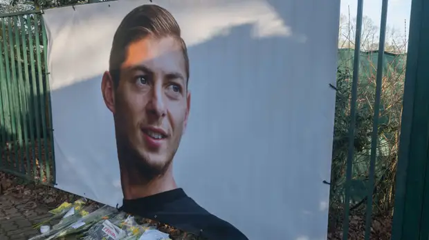 На дне Ла-Манша возле обломков самолёта с Салой было обнаружено тело