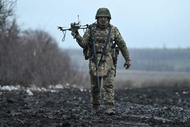 Минобороны: появились кадры поражения машин ВСУ FPV-дроном в Курской области