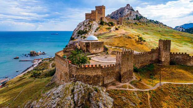 5 самых живописных крепостей России