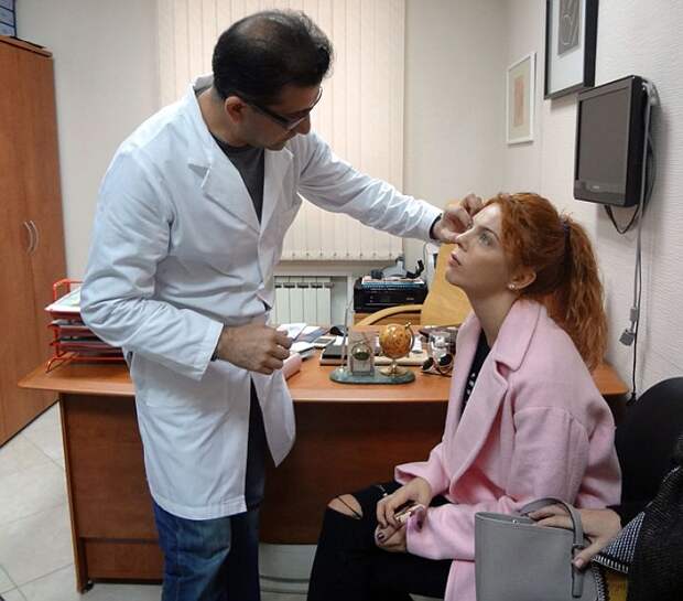 Пластический хирург Гайк Бабаян с одной из своих звездных пациенток - певицей Анастасий Стоцкой