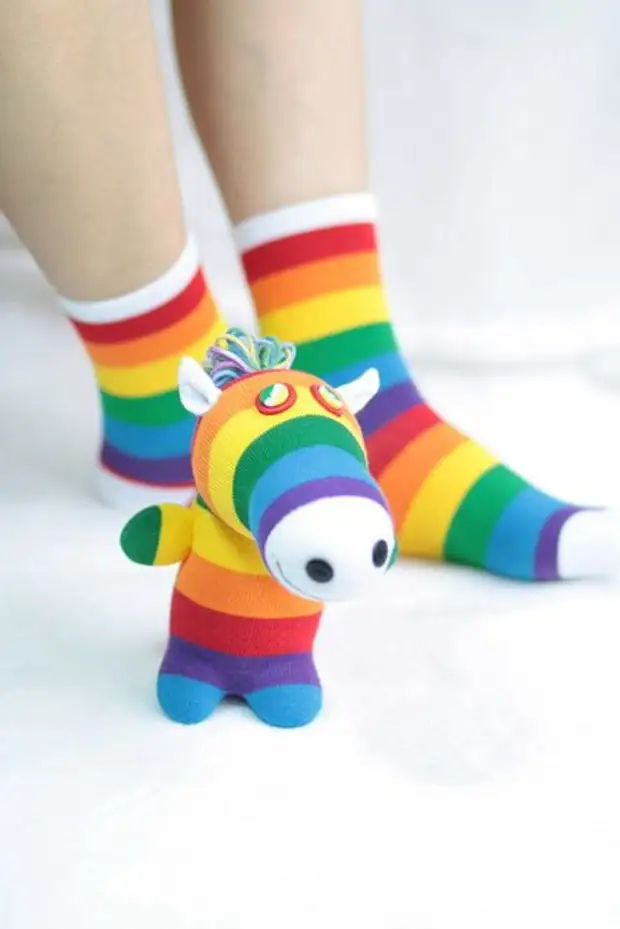 пошив мягких игрушек из носков. мягкая игрушка из носка. игрушка из носка своими руками. игрушки из носков. сшить игрушку.