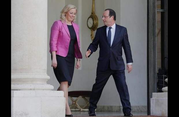 Unfortunately, Holllande hasn't had much luck with the ladies, either. Here he is not shaking the hand of Jutta Urpilainen, Finland's finance minister.
