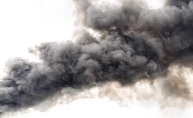 «Столб чёрного дыма над портом»: ВС России нанесли ракетный удар по объектам