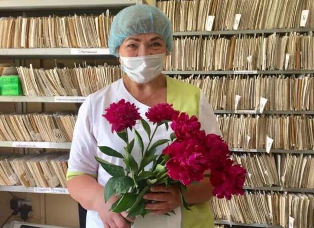 Медик из Новомосковска спасла женщину на борту самолета