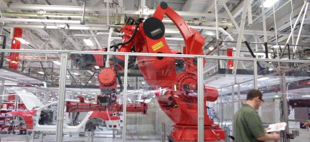 Как рабочие заводов научились любить своих коллег-роботов