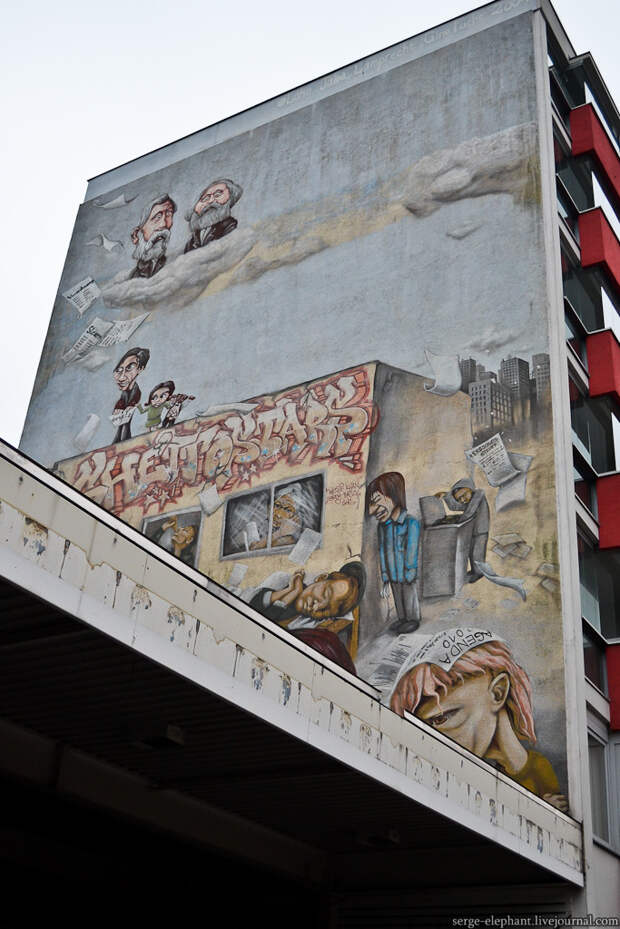 Карл Маркс и Фридрих Энгельс (слева вверху), автор неизвестен, Берлин граффити, знаменитости, искусство