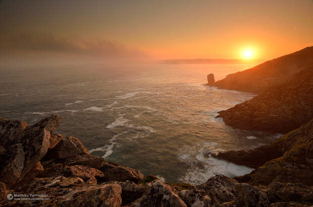 sunrise_pointe_du_raz_ii_by_matthieu_parmentier-d6489z1 (700x465, 377Kb)