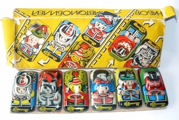 Игрушки советского детства, Набор жестяных машинок "Буратино"
