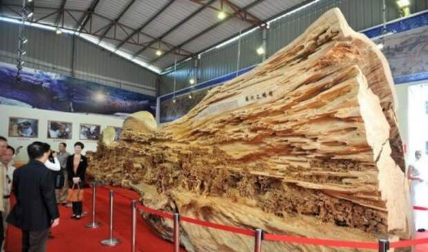 Крупнейшая в мире скульптура из дерева (9 фото)
