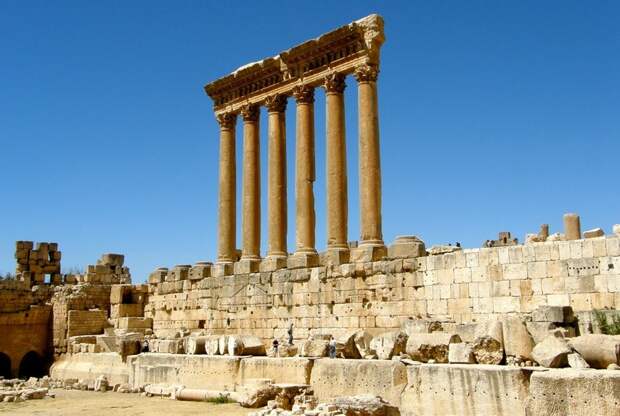 Древний Баальбек в Ливане, храмы которого поражают своими размерами 