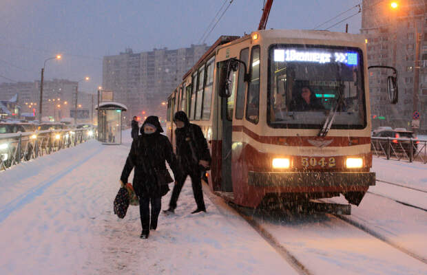 Стали известны подробности ДТП с грузовиком и трамваем в Екатеринбурге на проспекте Космонавтов
