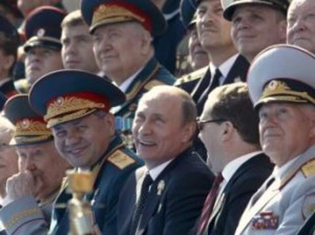 Шойгу и Путин смеются