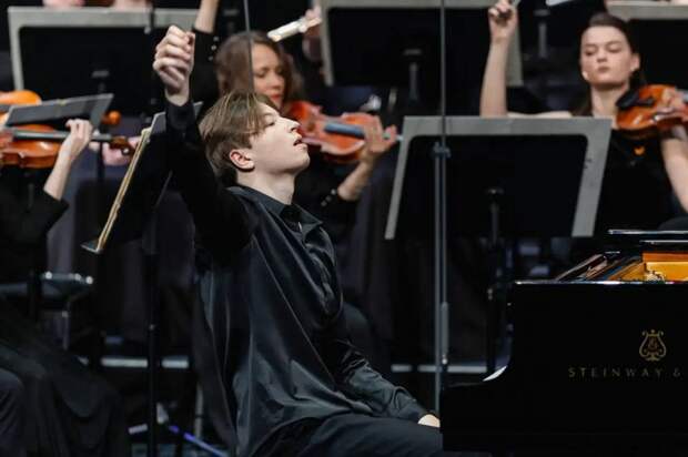 Пианист из Энгельса Александр Биттер получил Гран-при конкурса «Созвездие»