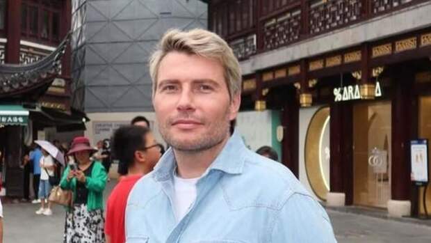 «Просто красавица»: Николай Басков показал, с кем он счастливо живет в своем особняке