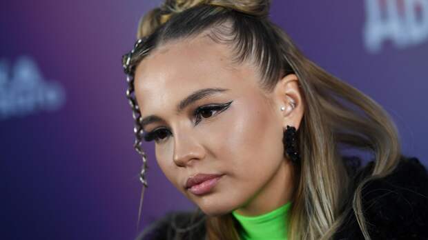 Поездку Вали Карнавал в бикини на байке описали словами «вот это подушки безопасности»