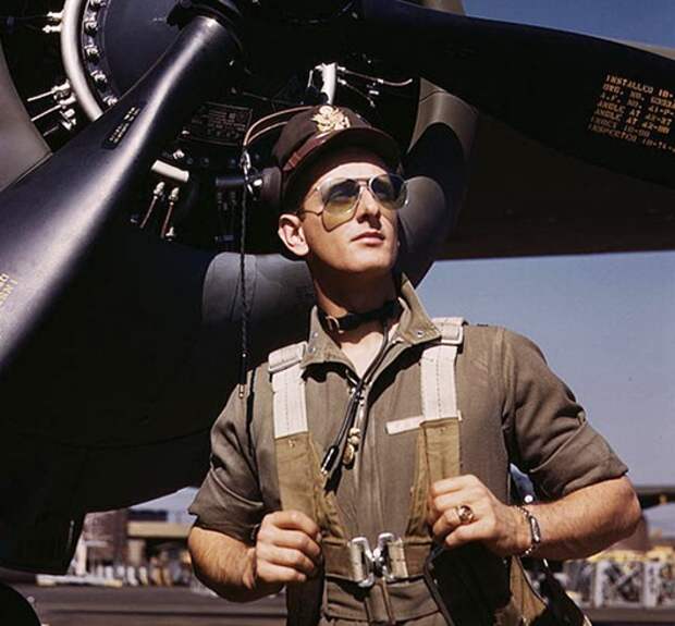 Ray-Ban_sunglasses_aviator_1940