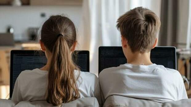 Двое подростков сидят в интернете / Фото: создано в нейросети