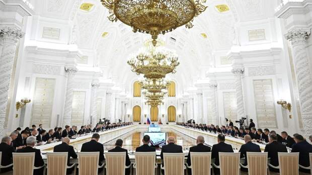 Путин отметил масштаб задач в сфере кадров