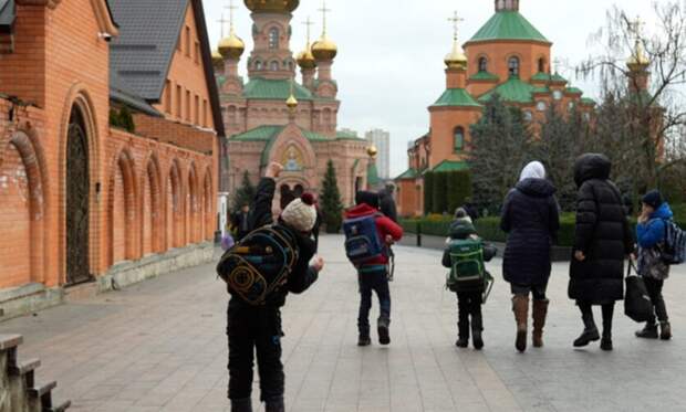 В Киеве раскрыли русских подпольщиков-нелегалов: они устроили тайную школу в монастыре