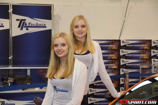 Девушки с автосалона Essen Motor Show (72 фото)