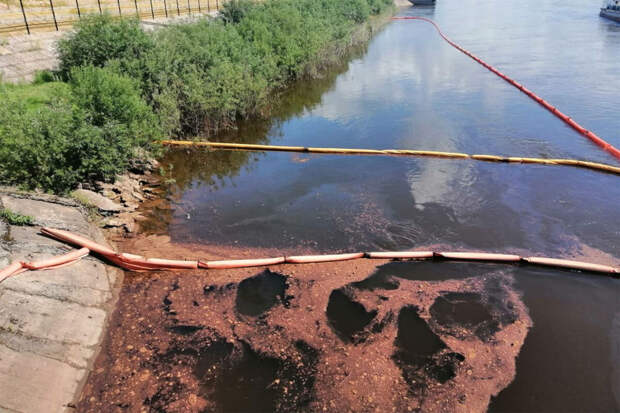 Губернатор Кобзев: на реке Лене в Иркутской области произошла утечка нефтепродуктов