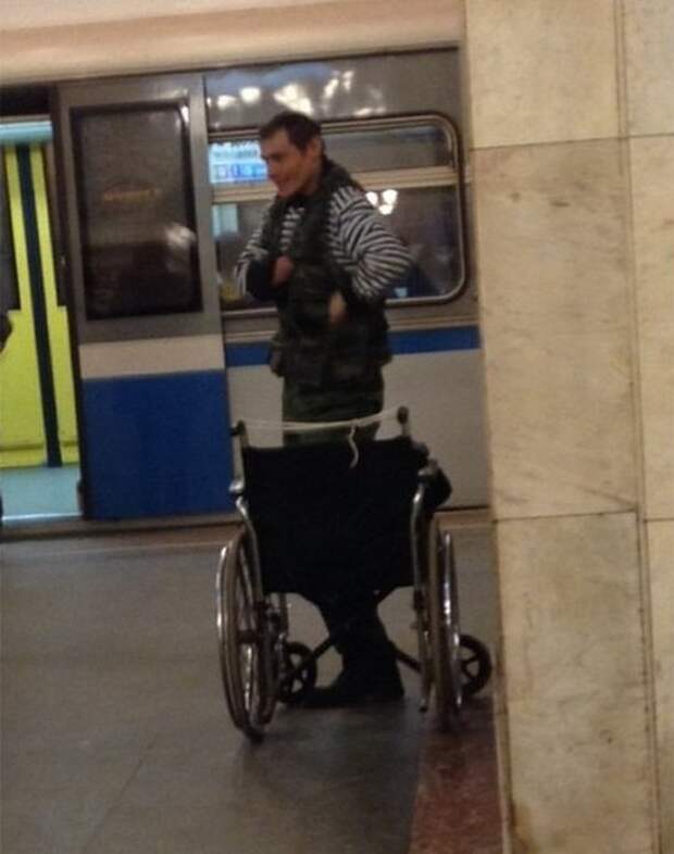 Краски в метро люди, метро