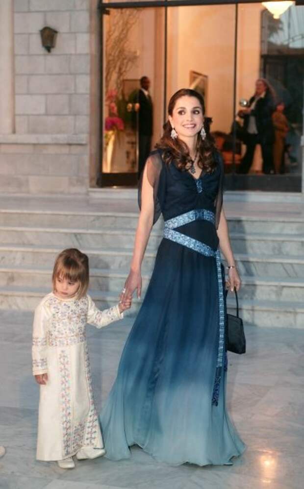 королева Иордании Рания с дочерью. Фото