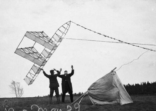 1902-1908 годы: Тетраэдрические воздушные змеи Александра Белла, похожие на НЛО