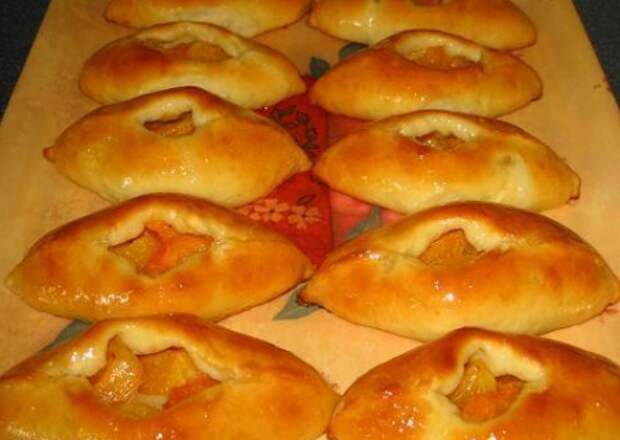 Открытые пирожки с абрикосами