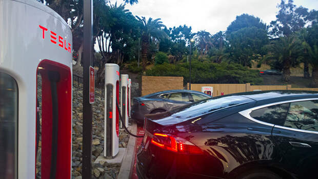 Бесплатные автозаправки Tesla 