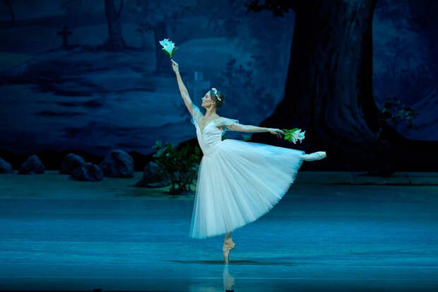 Владимир Путин присвоил звание народной артистки балерине из Новосибирска