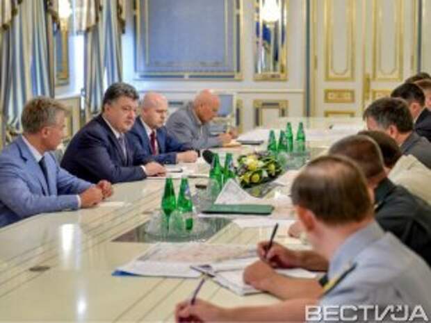 Порошенко собрал силовиков на совещание Порошенко собрал силовиков на совещание
