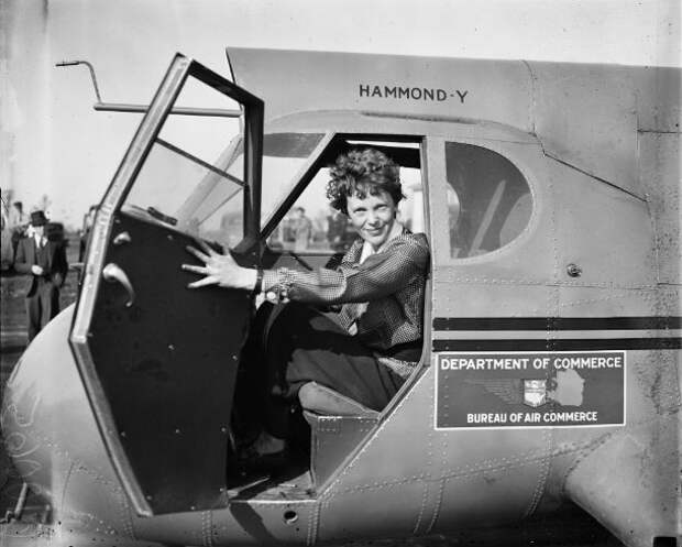 9.-Amelia_Earhart-commons.wikimedia.org_-610x489