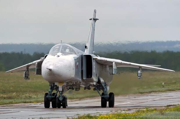 Самолет Су-24М