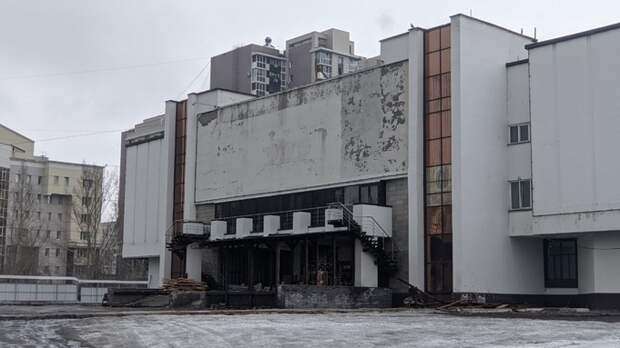 Как "исчезает" барнаульский "Колизей". Фоторепортаж