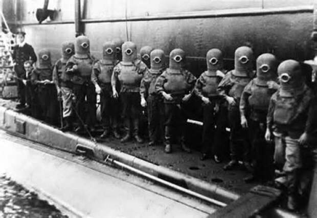 16. Экипаж подводной лодки в скафандрах, 1908 год. интересное, исторические фото, история, фото