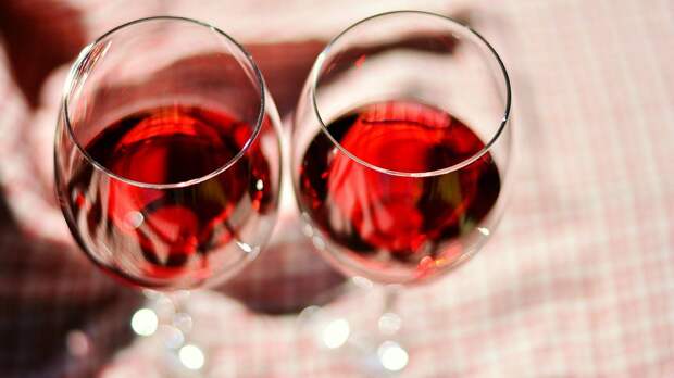 Несколько российских регионов начнут продавать вино через интернет