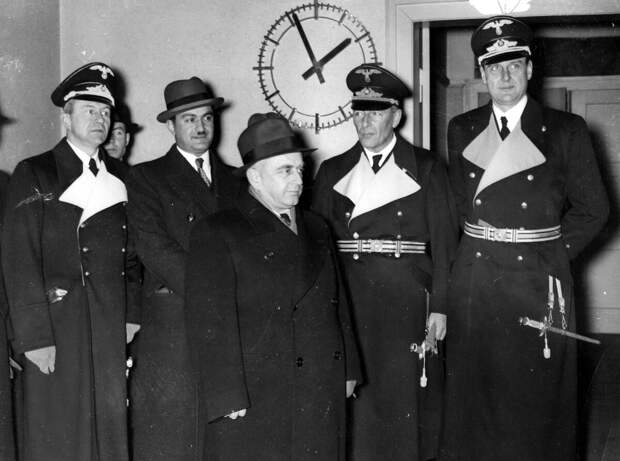 Посол Деканозов в нацистской Германии.