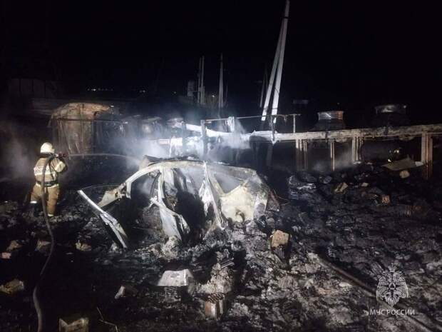 Омская фура попала в смертельное ДТП с фейерверками — видео