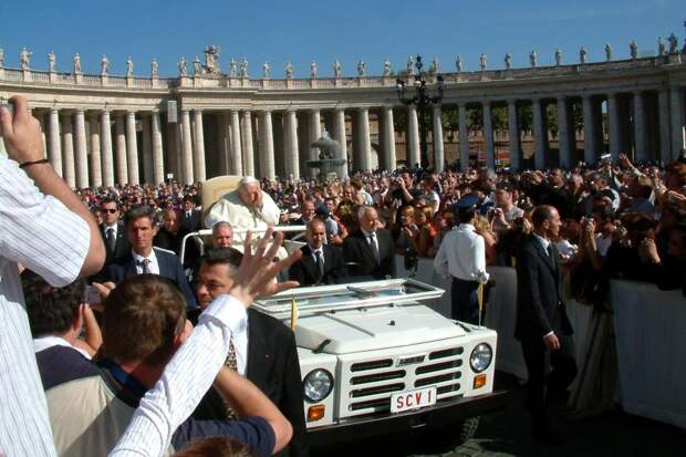 Возможно, самый известный Fiat Campagnola в мире — «папамобиль» Папы римского Иоанна Павла II