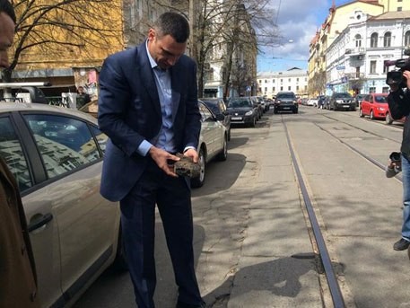 Александр Зубченко. Кусок асфальта