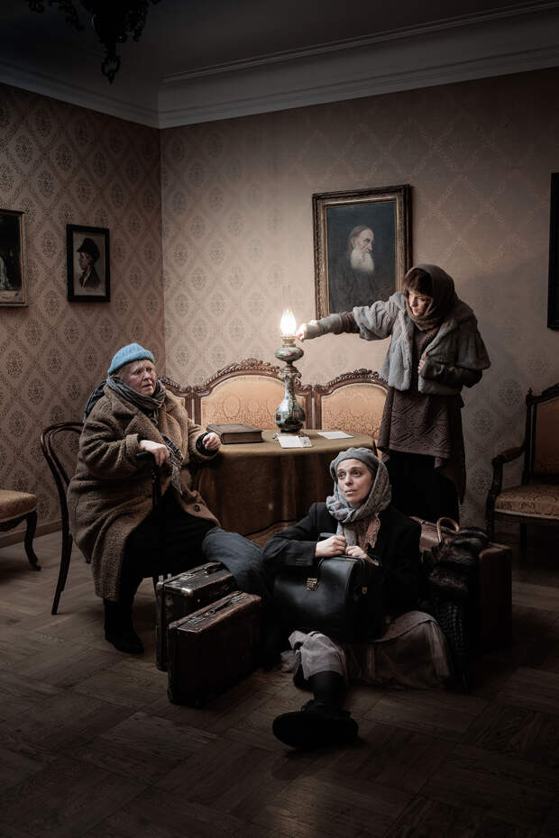 Фото к спектаклю «Три»