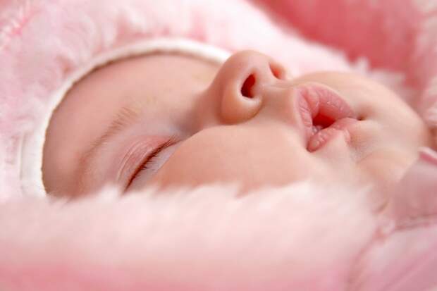 ПОЧЕМУ ребенок сильно сопит во сне?