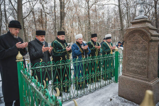 В Казани татарские религиозные деятели почтили память Шигабутдина Марджани