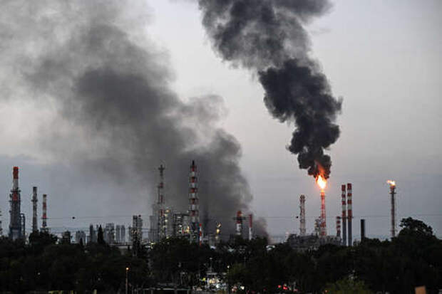 КСИР: Иран поразил нефтеперерабатывающий завод в израильской Хайфе