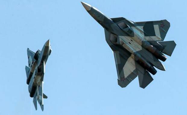 На фото: российские истребители пятого поколения Су-57