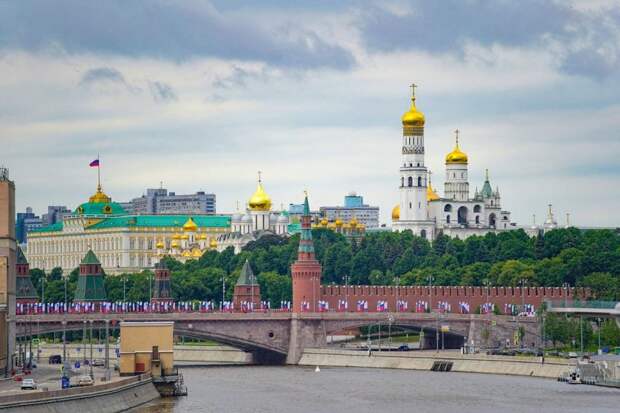 Заслуженный артист Александр Скляр посетил столичный пункт отбора на военную службу по контракту. Фото: Е. Самарин mos.ru. Пресс-служба мэра и Правительства Москвы