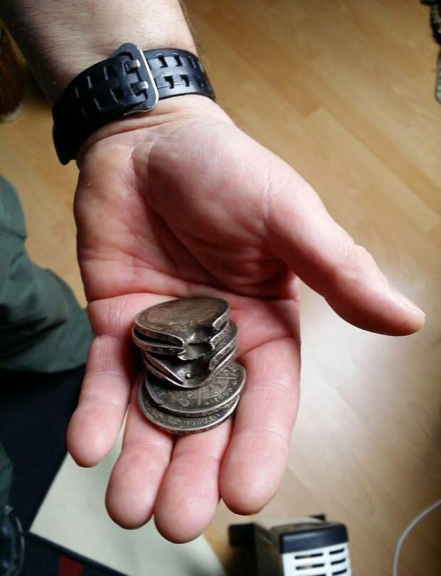 Как мелочь в кармане спасла жизнь бельгийского солдата