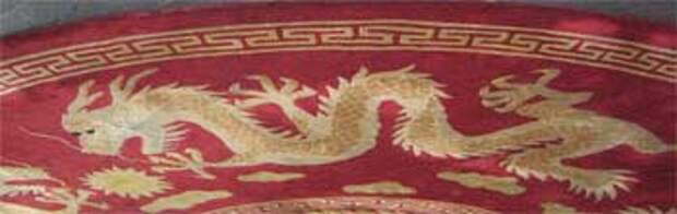 Изображение восточного дракона на ковре в кабинете президента бывшей марионеточной республики Южного Вьетнама, г.Сайгон