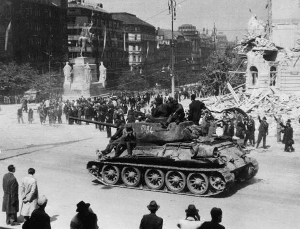 Красная Армия спасла столицу Чехословакии от уничтожения Красная Армия спасла столицу Чехословакии от уничтожения